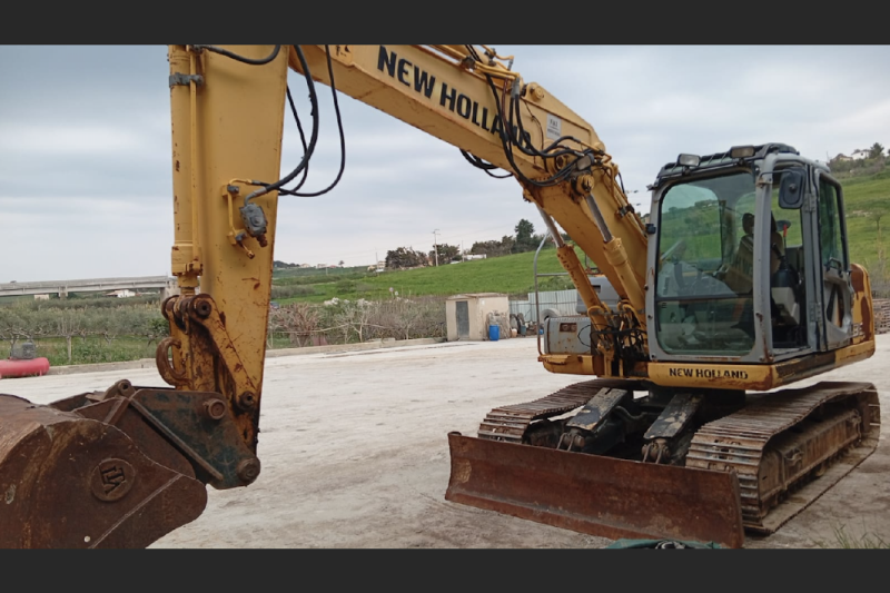 OmecoHub - Immagine NEW HOLLAND E135B